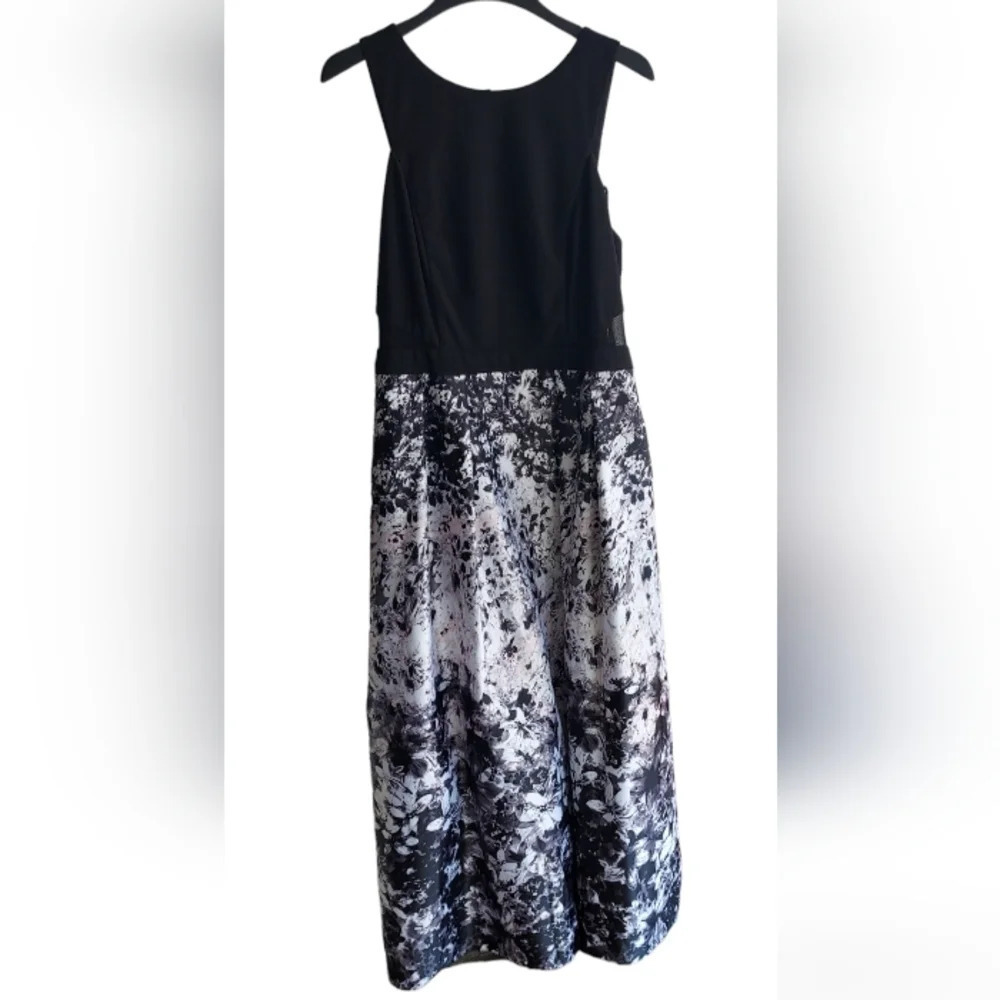 XSCAPE printed satin ball gown with illusion sides - Picture 5 of 14